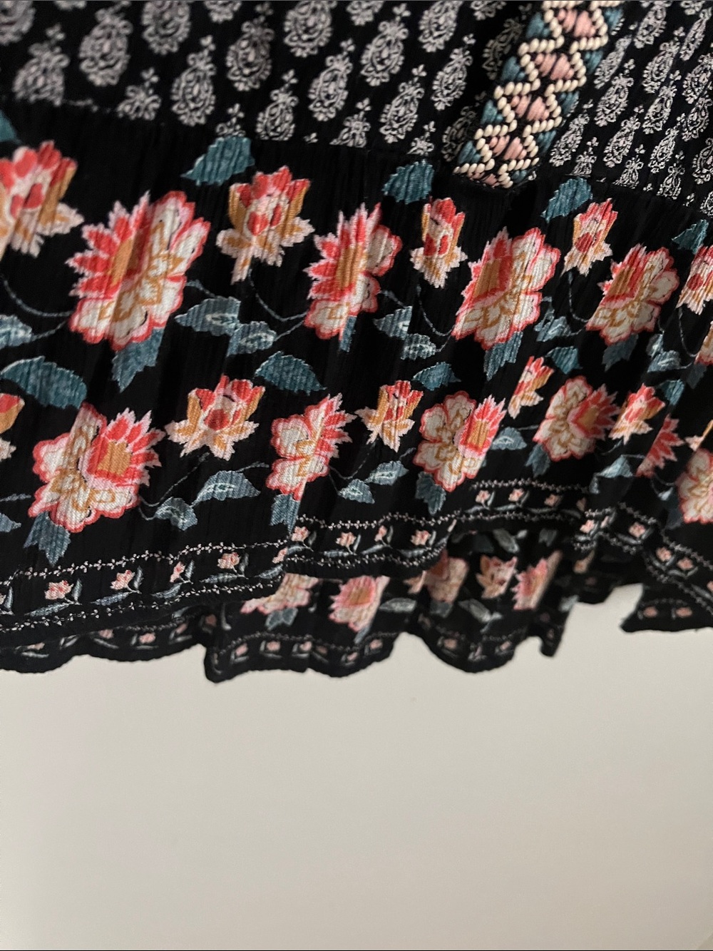Patrons of Peace Black Sleeveless Floral-Trimmed Camisole - Picture 4 of 5